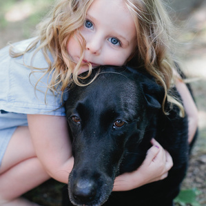 Little girl hugs old dog
