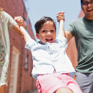 Son gets swung by parents in alleyway
