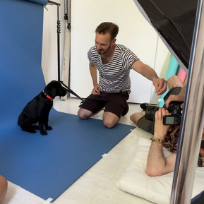 The Platinum photoshoot experience with Jonny the London Dog Photographer aka Woof Photography and Ryan Hodge the pet portrait artist of  Woof Portraits.  Features Baran the black Labrador puppy. 