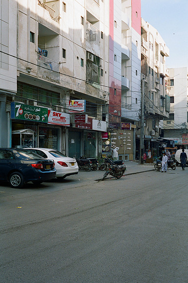 karachi, street, cars, scooter, sunlight, colorful buildings,