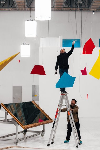 mirror, lamps, ladder, chinese workers, set design, white background