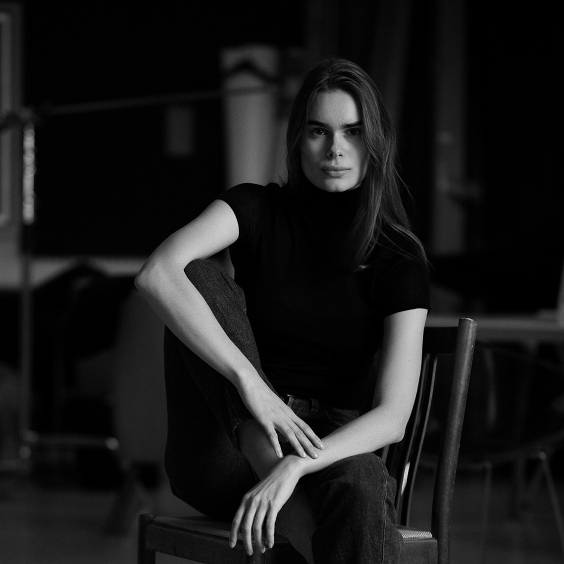 Model-posing-studio-London-Portfolio
