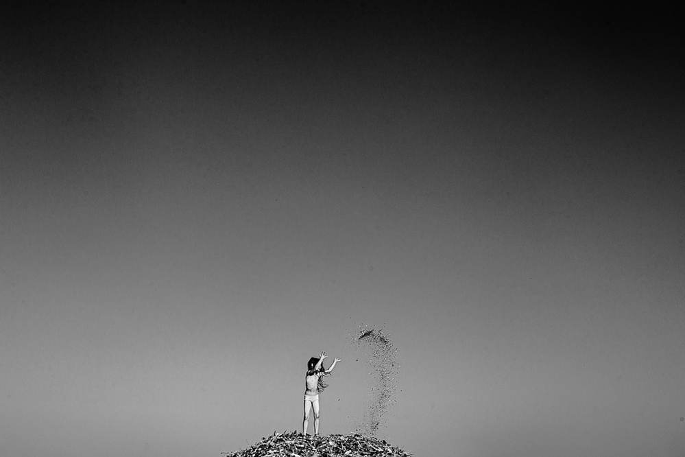 girl playing in the wild
Manuela Franjou family Photography
