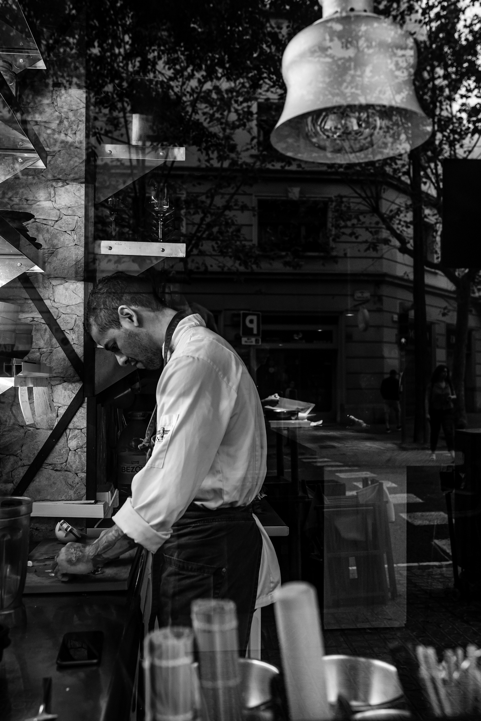 chef cooking in the restaurant Panko, Barcelona,  food photography. Manuela Franjou photography
