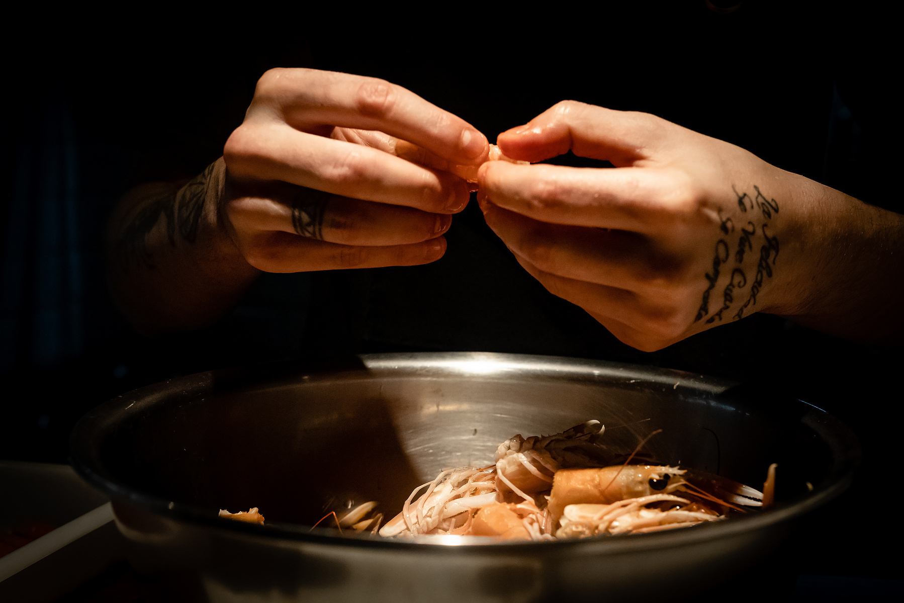 cooking hands, low light, food photography, Panko, Barcelona. Manuela Franjou photography
