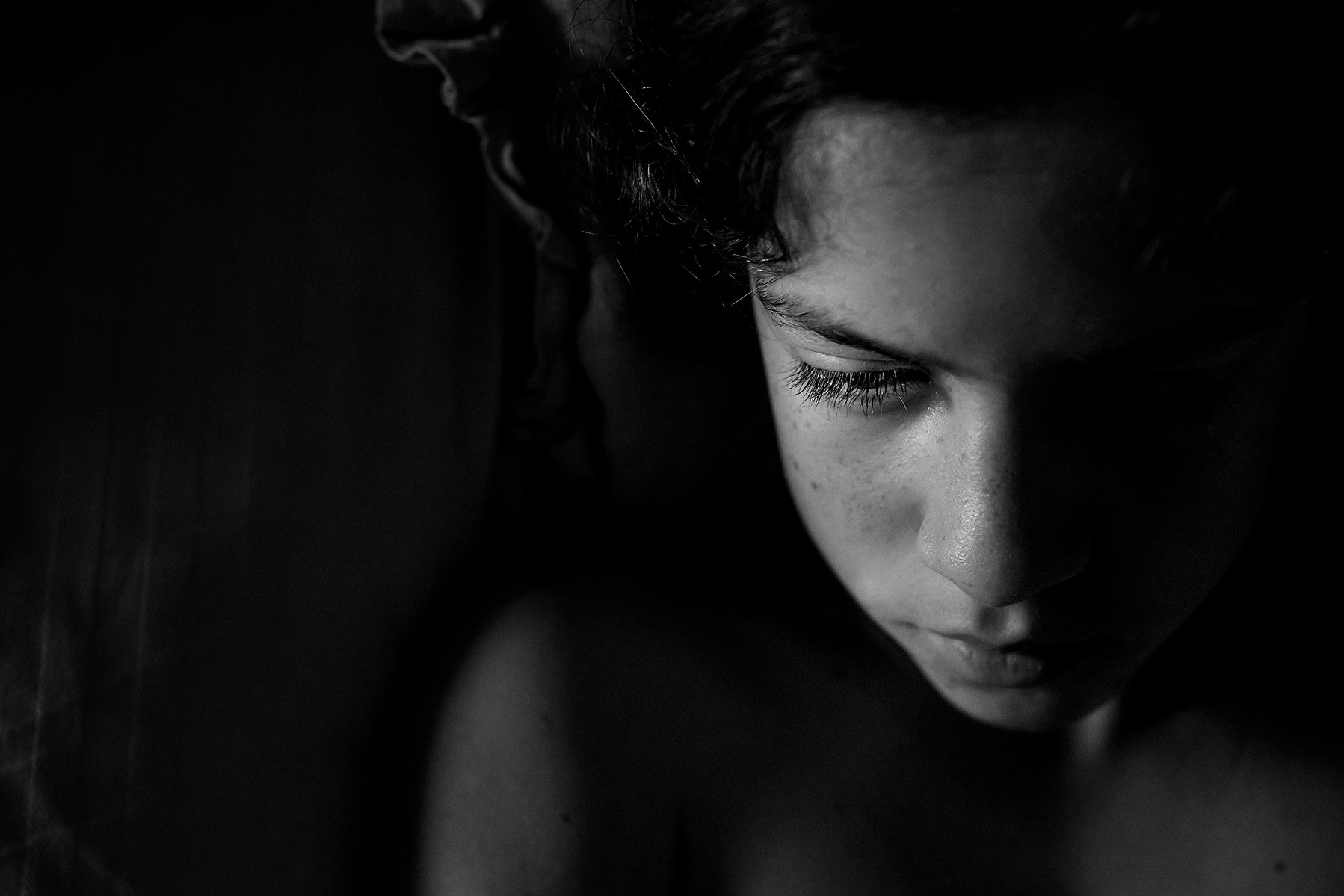 Niño despertándose a la luz de la ventana.
Manuela Franjou Photography