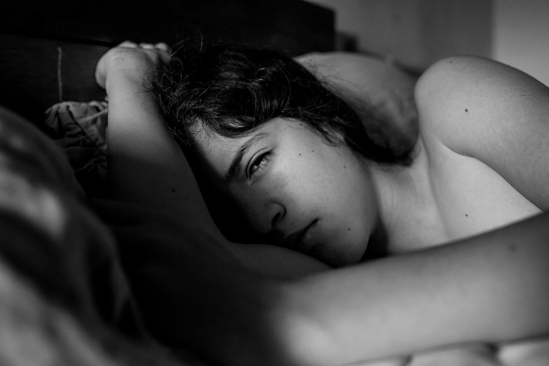 Niño despertándose a la luz de la ventana.
Manuela Franjou Photography
