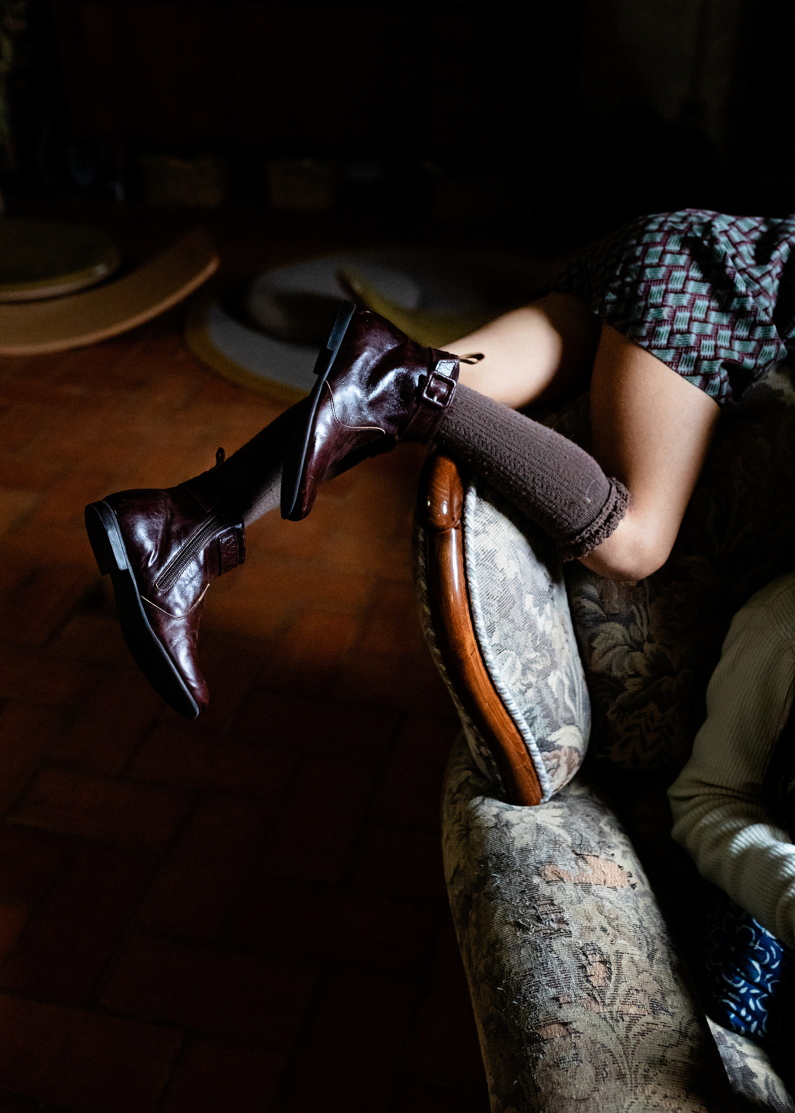 niños jugando en el salón. fotografia para marca de zapatos y alfombras. 
Manuela Franjou fashion and branding photography
