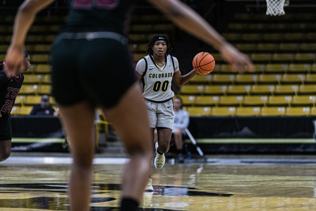 Junior guard Jaylyn Sherrod (00) races down the court with the ball at the game on Tuesday, Nov. 23rd, 2021. (Io Hartman&#x2F;CU Independet)