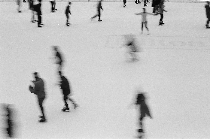 ice crystals canon black and white street motion blur photography evanston illinois chicago bean