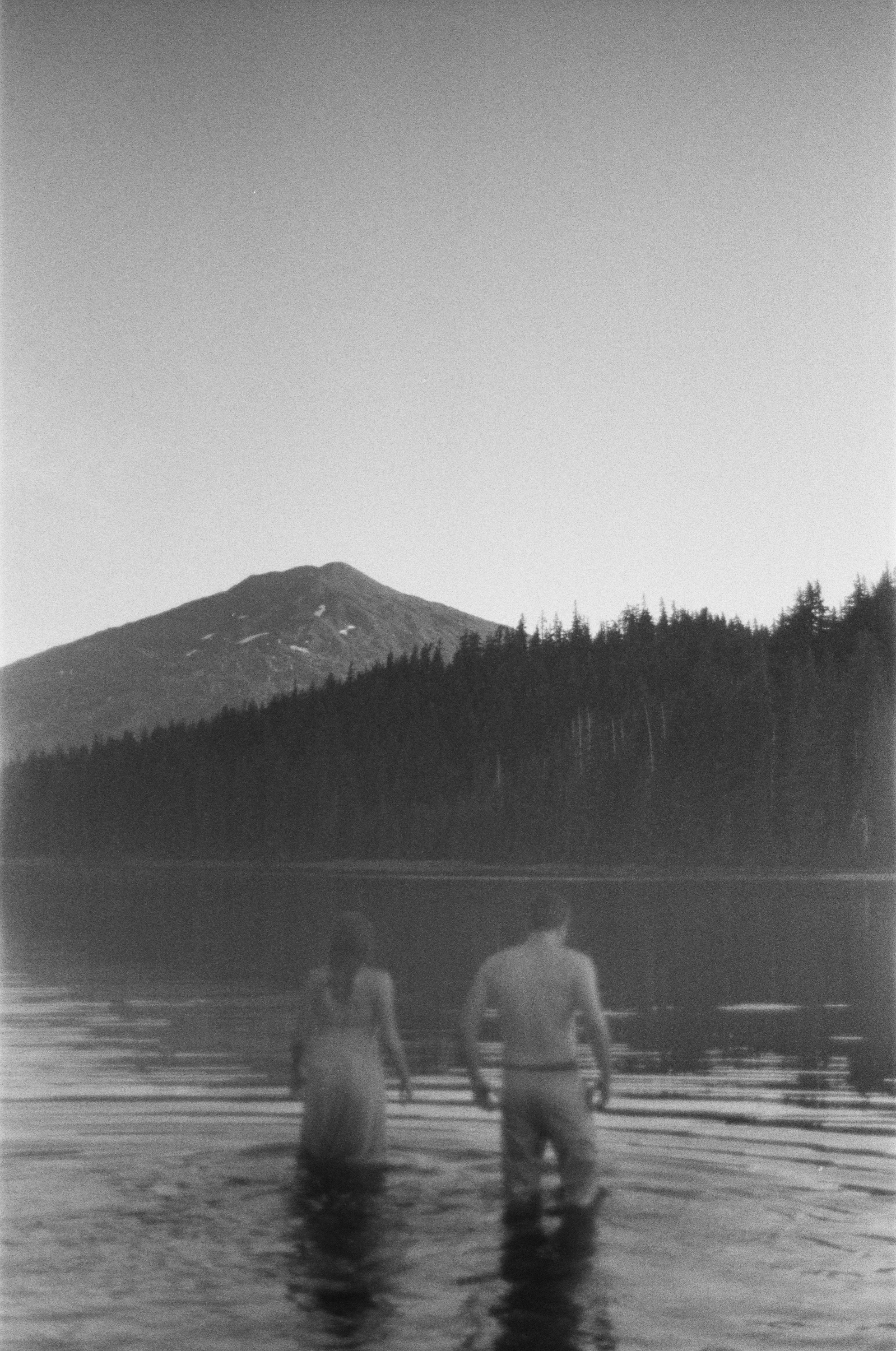 Engagement photographer in Bend Oregon
