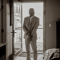 photo of groom getting ready at Brasada Ranch during their wedding in Bend Oregon