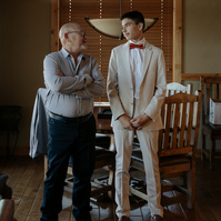 Photo of the grooms family during Brasada Ranch Bend Oregon wedding