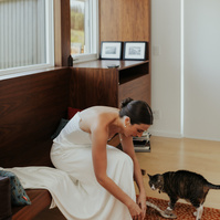 Getting ready during bend oregon wedding