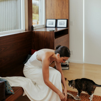 Getting ready during bend oregon wedding