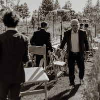 bend oregon backyard wedding