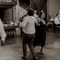 guests dancing at Brasada Ranch wedding in Oregon