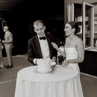 cutting the cake photos bend oregon wedding