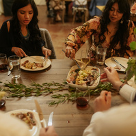 guests eating at Brasada Ranch wedding reception in Oregon