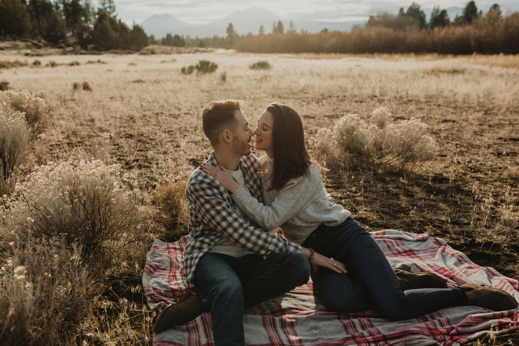 Engagement photo session in Bend, Oregon