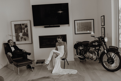 Couples photos during backyard wedding at Tetherow golf course in Bend