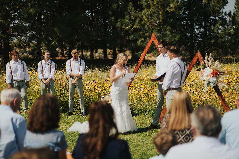 Bend Oregon backyard wedding photographer