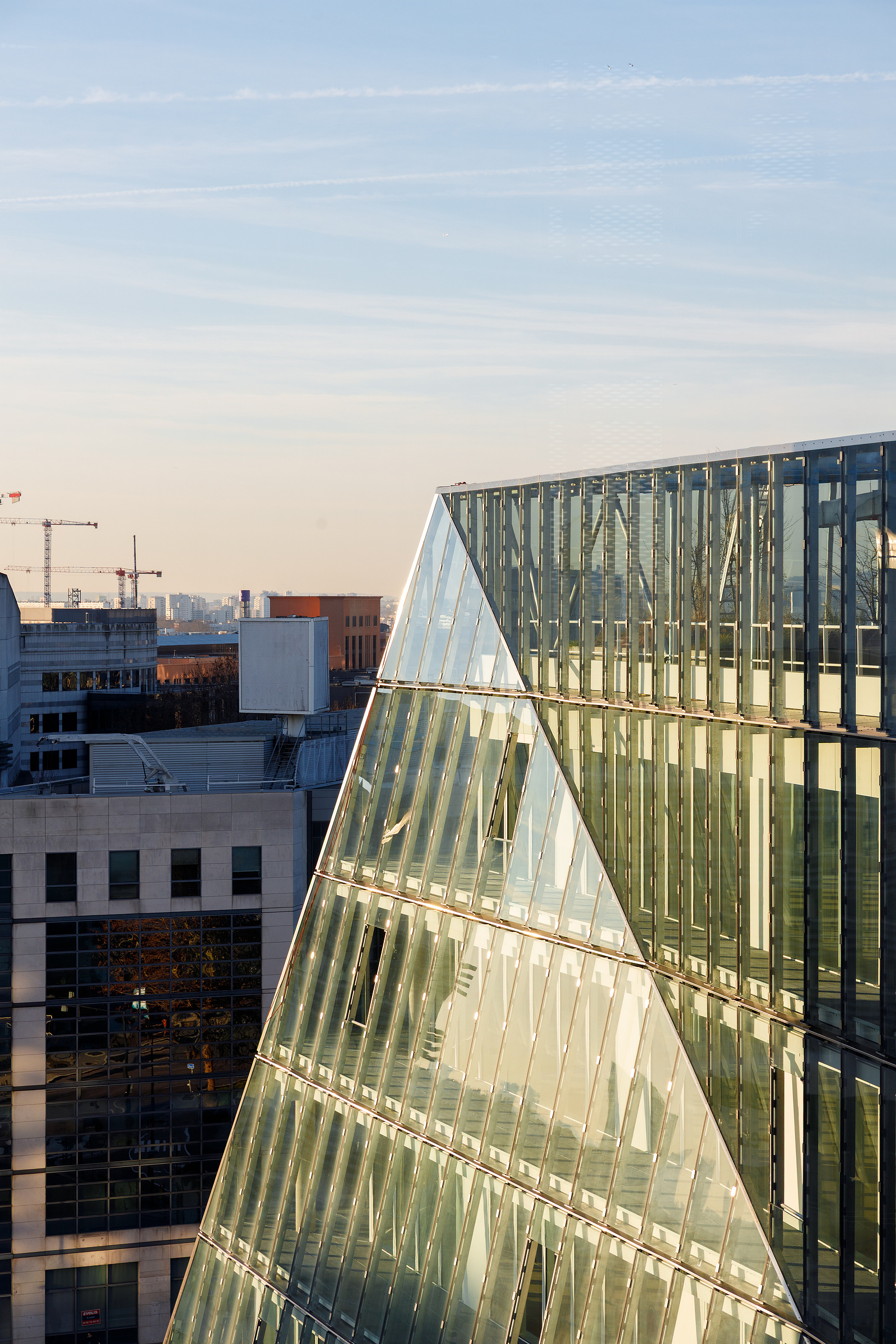 Reportage photo par Tilt and Shoot, Photographes d'Architecture par Maud Serra et Caroline Picard, sur la réhabilitation de la tour Pleyel, la construction de la tour Maestro et du bâtiment Music Hall à Saint-Denis (93) par 163 Ateliers-Sretchko Markovic,