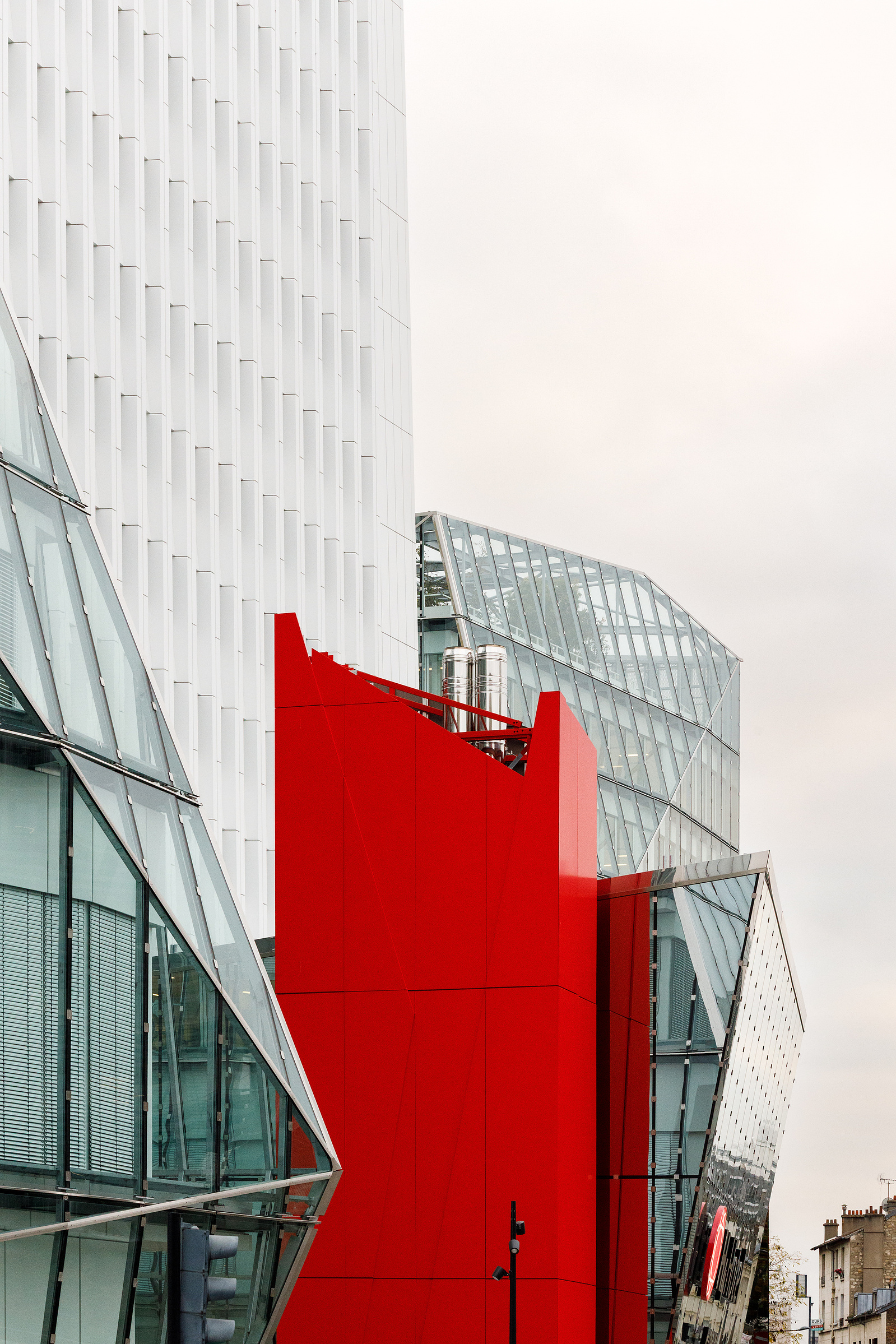 Reportage photo par Tilt and Shoot, Photographes d'Architecture par Maud Serra et Caroline Picard, sur la réhabilitation de la tour Pleyel, la construction de la tour Maestro et du bâtiment Music Hall à Saint-Denis (93) par 163 Ateliers-Sretchko Markovic,