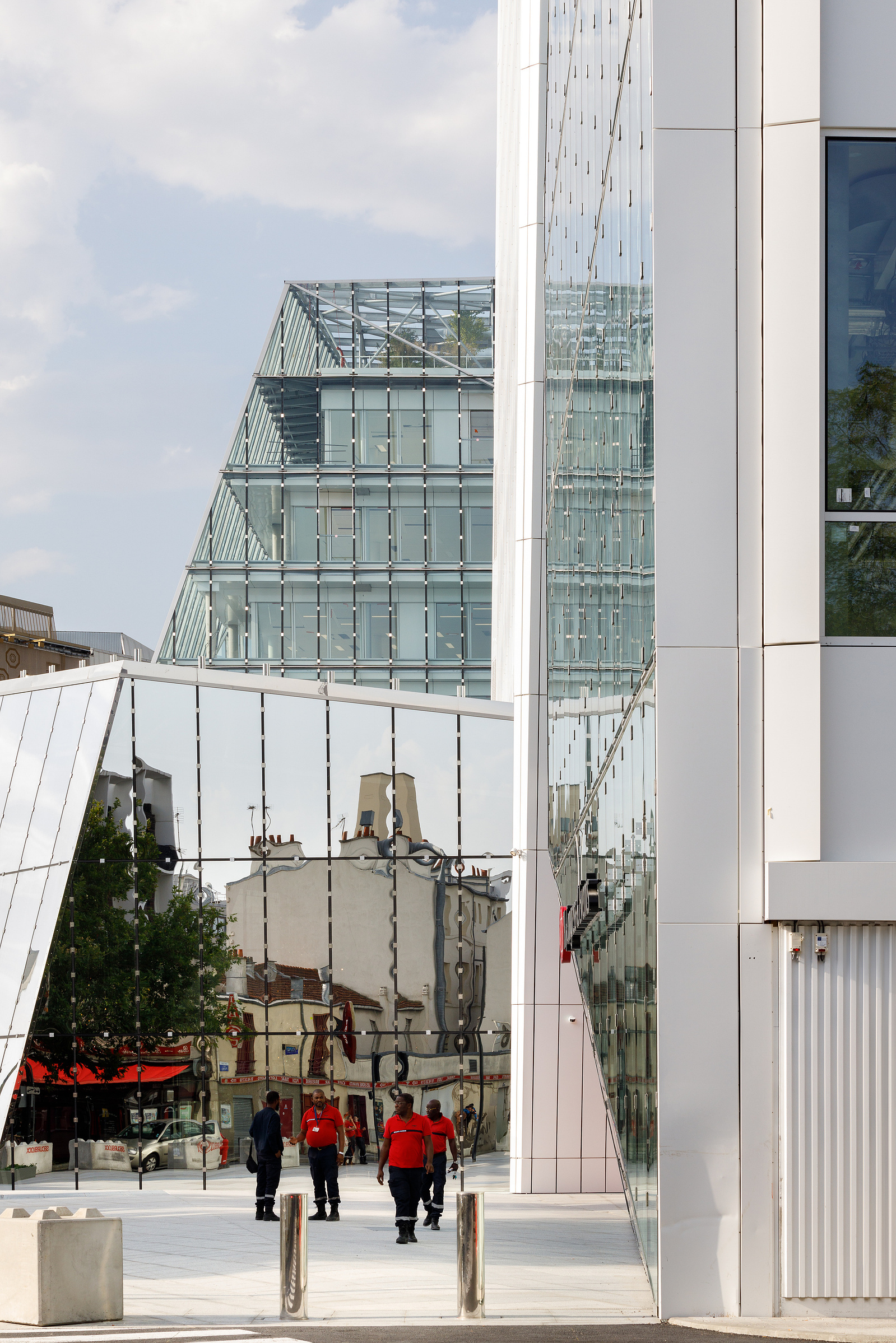 Reportage photo par Tilt and Shoot, Photographes d'Architecture par Maud Serra et Caroline Picard, sur la réhabilitation de la tour Pleyel, la construction de la tour Maestro et du bâtiment Music Hall à Saint-Denis (93) par 163 Ateliers-Sretchko Markovic,