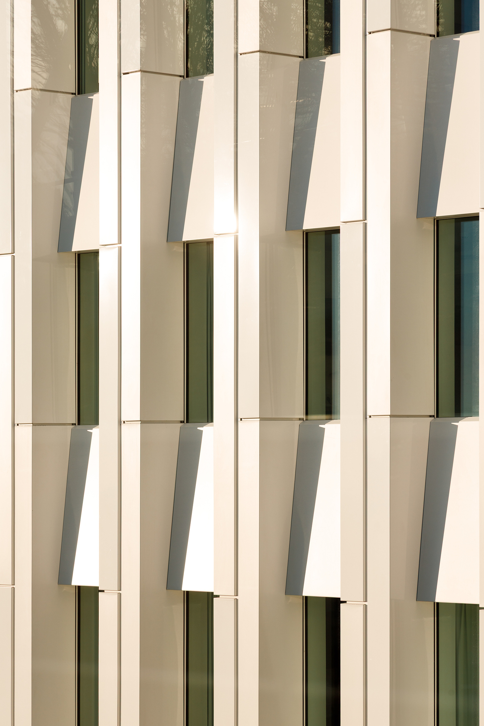 Reportage photo par Tilt and Shoot, Photographes d'Architecture par Maud Serra et Caroline Picard, sur la réhabilitation de la tour Pleyel, la construction de la tour Maestro et du bâtiment Music Hall à Saint-Denis (93) par 163 Ateliers-Sretchko Markovic,