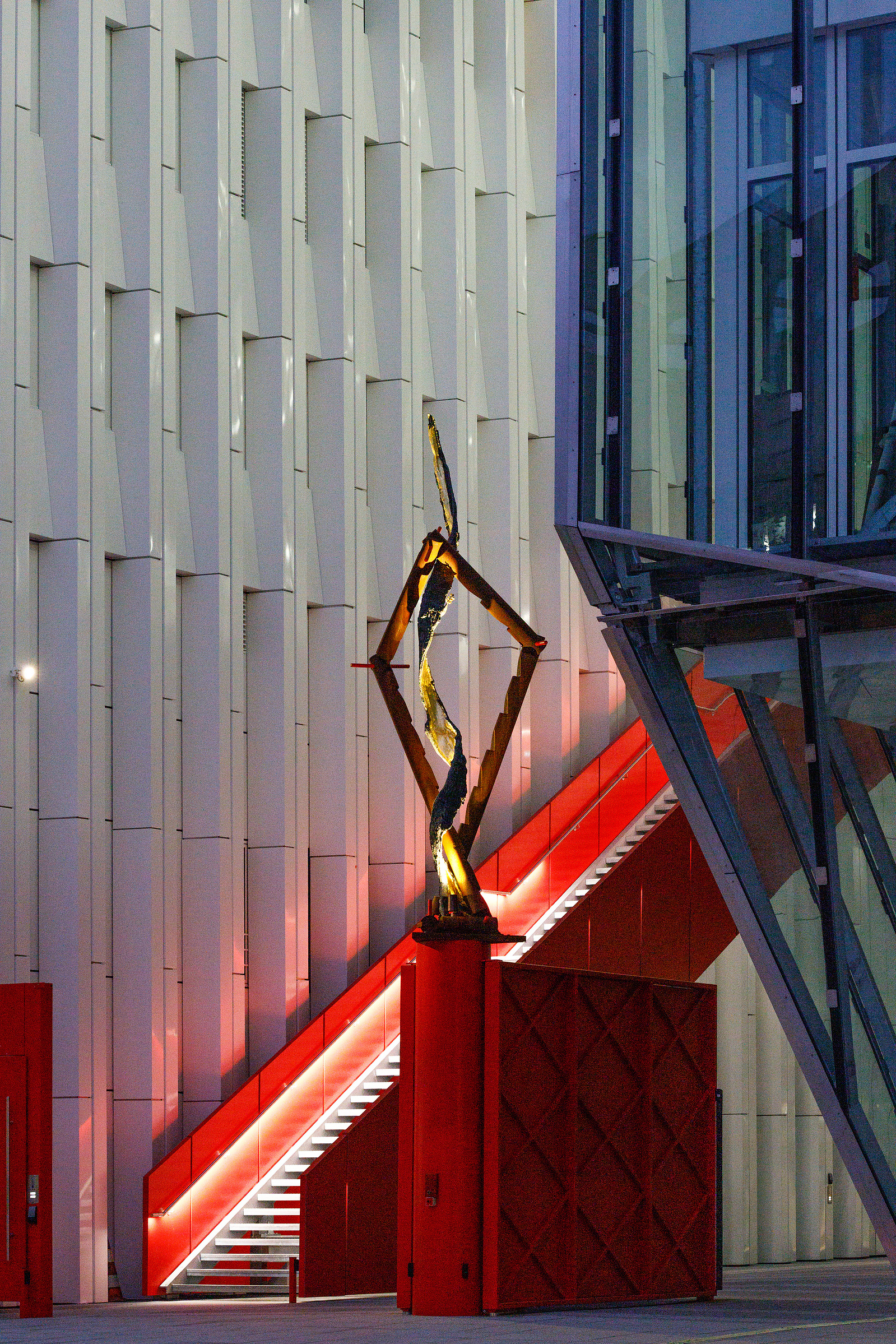 Reportage photo par Tilt and Shoot, Photographes d'Architecture par Maud Serra et Caroline Picard, sur la réhabilitation de la tour Pleyel, la construction de la tour Maestro et du bâtiment Music Hall à Saint-Denis (93) par 163 Ateliers-Sretchko Markovic,
