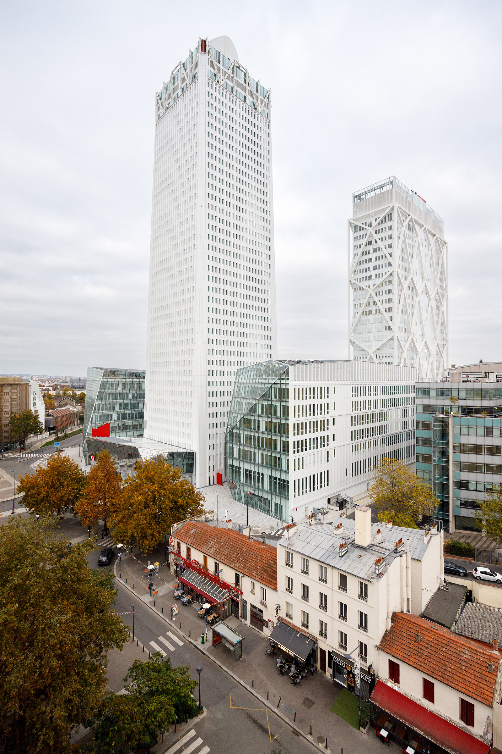 Reportage photo par Tilt and Shoot, Photographes d'Architecture par Maud Serra et Caroline Picard, sur la réhabilitation de la tour Pleyel, la construction de la tour Maestro et du bâtiment Music Hall à Saint-Denis (93) par 163 Ateliers-Sretchko Markovic,