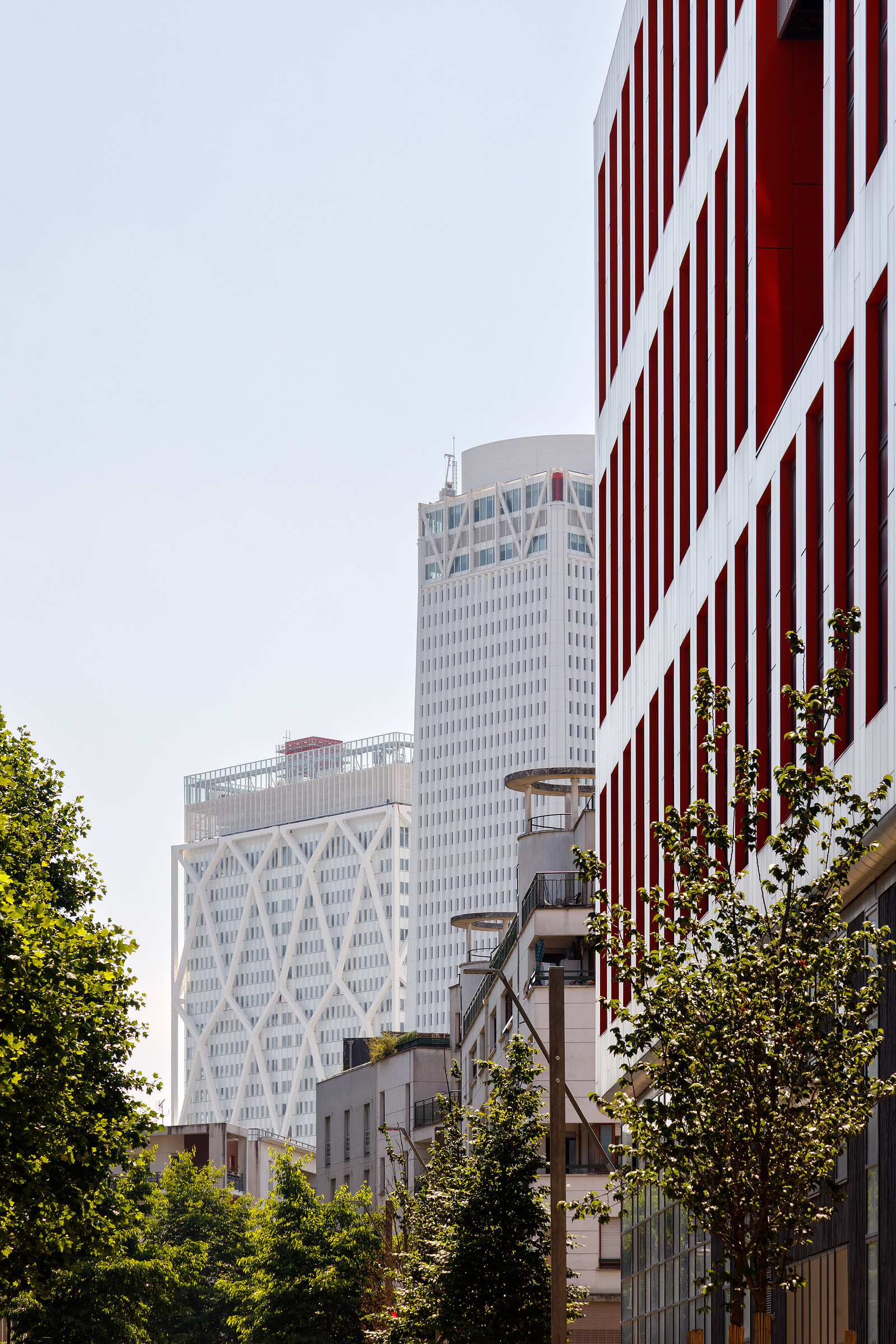 Reportage photo par Tilt and Shoot, Photographes d'Architecture par Maud Serra et Caroline Picard, sur la réhabilitation de la tour Pleyel, la construction de la tour Maestro et du bâtiment Music Hall à Saint-Denis (93) par 163 Ateliers-Sretchko Markovic,