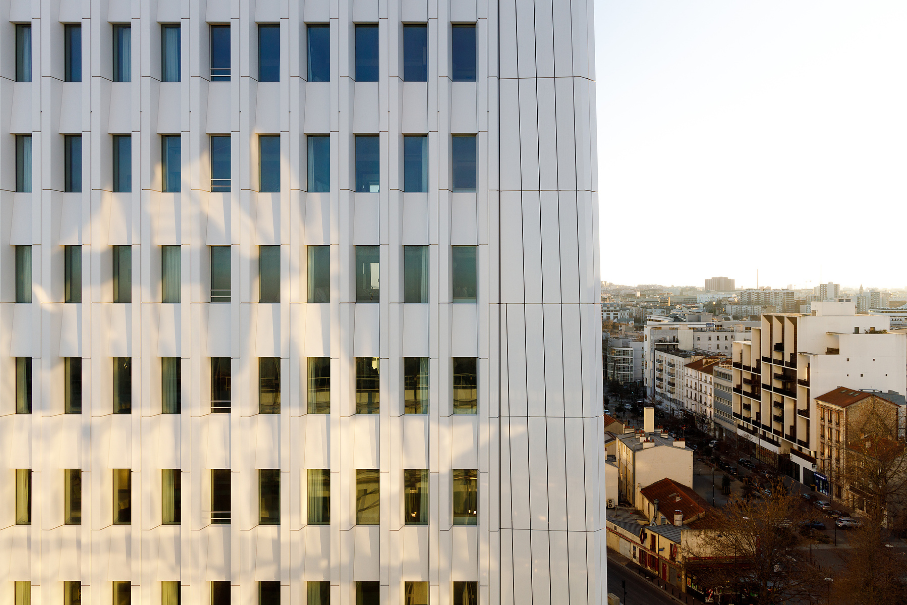 Reportage photo par Tilt and Shoot, Photographes d'Architecture par Maud Serra et Caroline Picard, sur la réhabilitation de la tour Pleyel, la construction de la tour Maestro et du bâtiment Music Hall à Saint-Denis (93) par 163 Ateliers-Sretchko Markovic,
