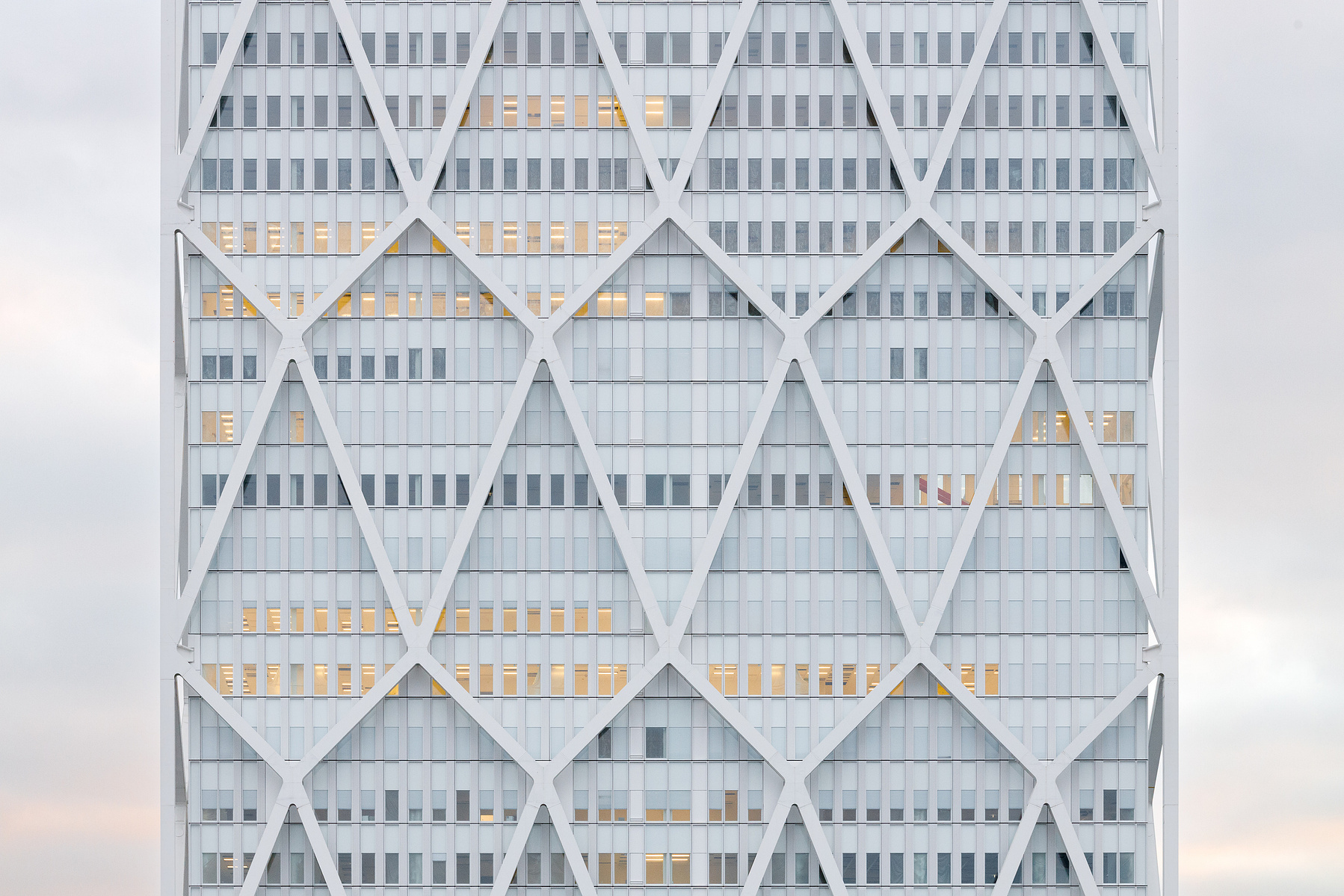 Reportage photo par Tilt and Shoot, Photographes d'Architecture par Maud Serra et Caroline Picard, sur la réhabilitation de la tour Pleyel, la construction de la tour Maestro et du bâtiment Music Hall à Saint-Denis (93) par 163 Ateliers-Sretchko Markovic,