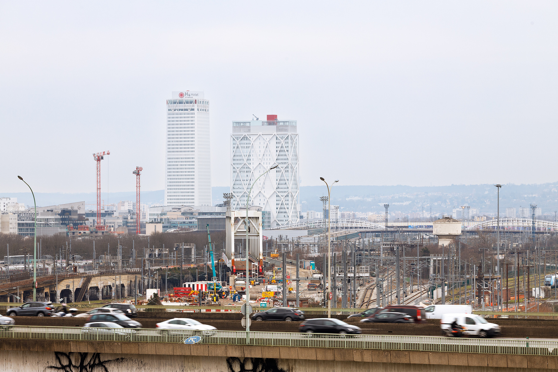 Reportage photo par Tilt and Shoot, Photographes d'Architecture par Maud Serra et Caroline Picard, sur la réhabilitation de la tour Pleyel, la construction de la tour Maestro et du bâtiment Music Hall à Saint-Denis (93) par 163 Ateliers-Sretchko Markovic,