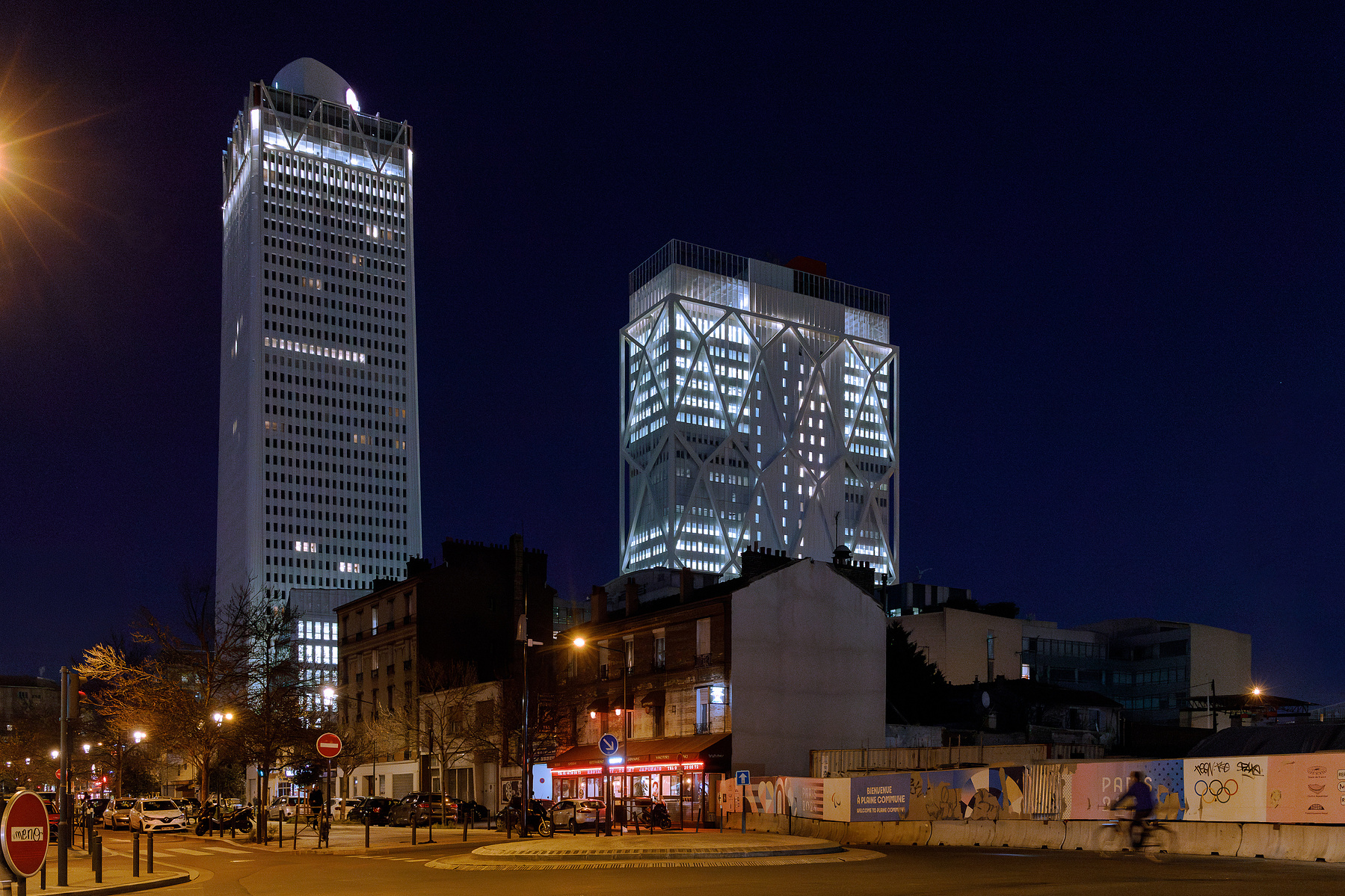 Reportage photo par Tilt and Shoot, Photographes d'Architecture par Maud Serra et Caroline Picard, sur la réhabilitation de la tour Pleyel, la construction de la tour Maestro et du bâtiment Music Hall à Saint-Denis (93) par 163 Ateliers-Sretchko Markovic,