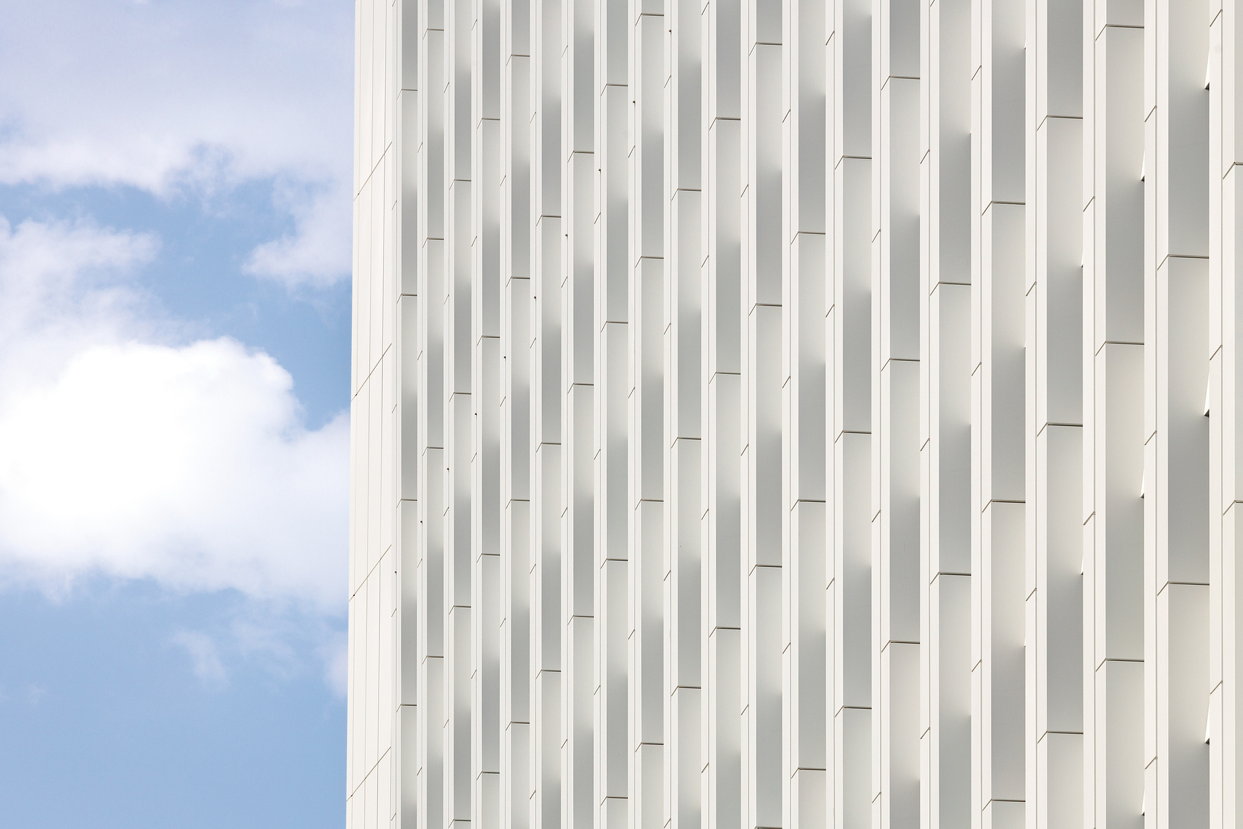 Reportage photo par Tilt and Shoot, Photographes d'Architecture par Maud Serra et Caroline Picard, sur la réhabilitation de la tour Pleyel, la construction de la tour Maestro et du bâtiment Music Hall à Saint-Denis (93) par 163 Ateliers-Sretchko Markovic,