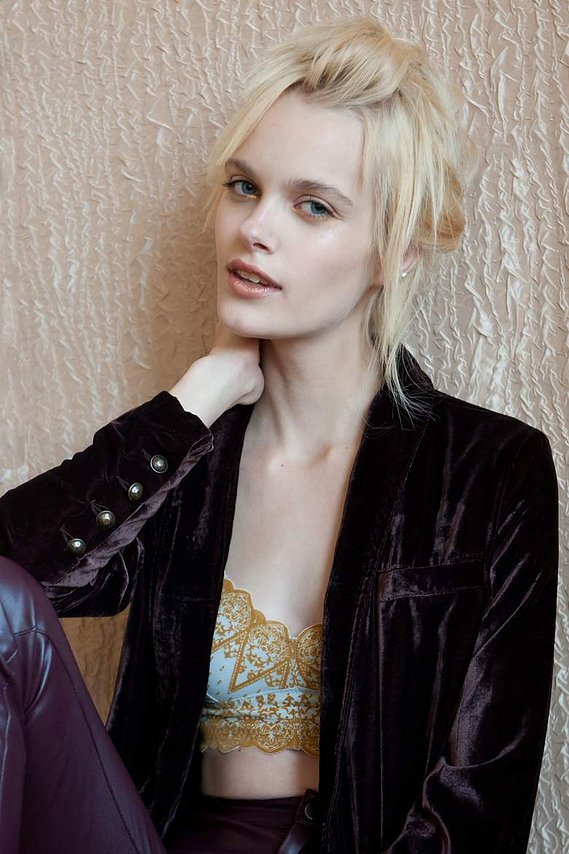 Editorial photography by Chicago and Los Angeles based photographer Petra Ford