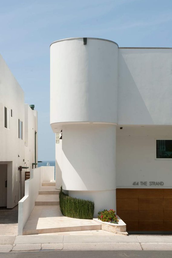 Editorial style architectural photography by Los Angeles and Chicago based architecture photographer Petra Ford