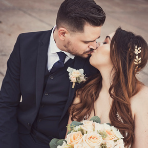 Bride and groom kiss at Wedgwood Las Vegas