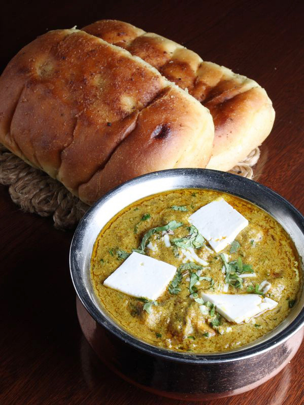 Paneer Rezala with sheermal at ITC Noor Sabah, Bhopal