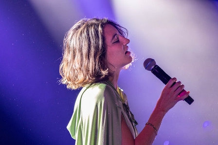 France, Sannois, 2023-11-24. Sainte Nicole performs at the EMB. The band Sainte Nicole interpret their first songs on the stage of the EMB. Photograph by Thomas AMEVET&amp;#x2F;Hans Lucas.
France, Sannois, 2023-11-24. Sainte Nicole donne un concert a l EMB. Le duo