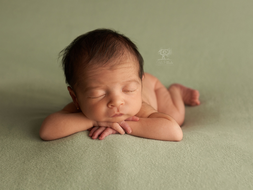 Sesión de fotos de bebés recién nacidos en Asturias