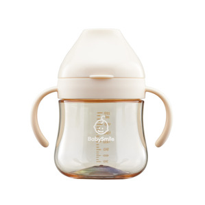 BabySmile 嬰兒學習杯商品攝影，清晰展示產品設計與品牌標誌，白色背景突顯杯身細節，適合品牌形象照與電商產品頁，台北專業商品攝影作品。