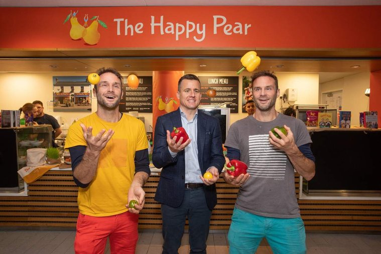 PR/Press Photocall Photography The Happy Pear David Flynn and Stephen Flynn juggling vegetables at PR Photocall Dublin www.1image.ie