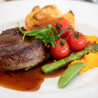 Event Photographer at Amgen Irish Open 2024 - Green on 18 food photography www.1image.ie