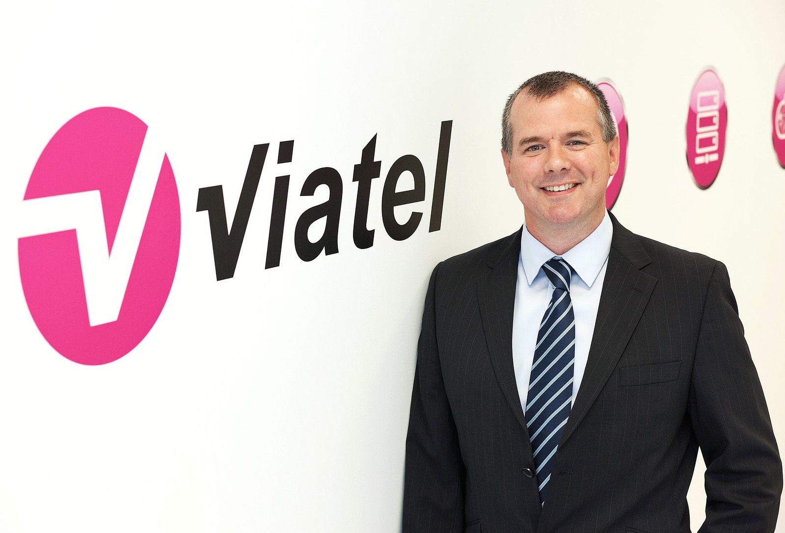 Corporate Portrait of businessman company logo background: LinkedIn Headshot