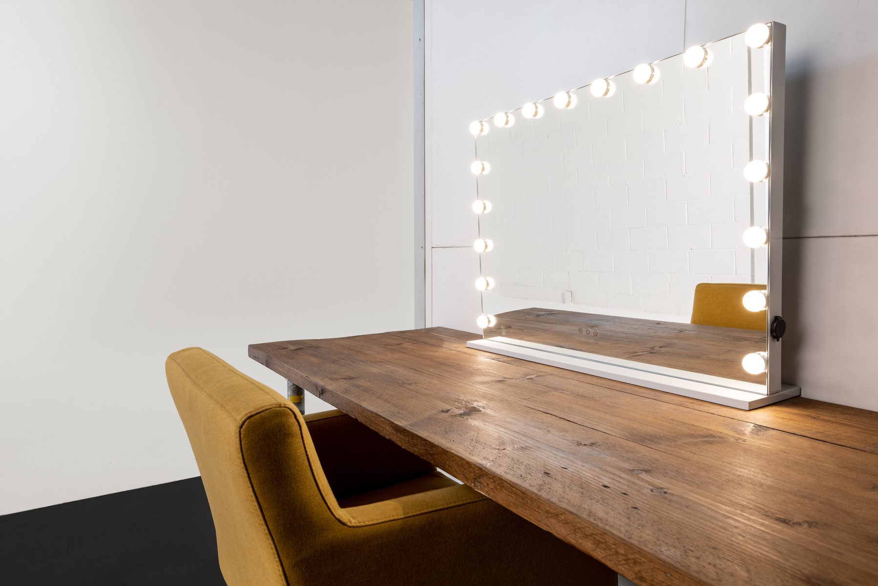 Desk & prop hire