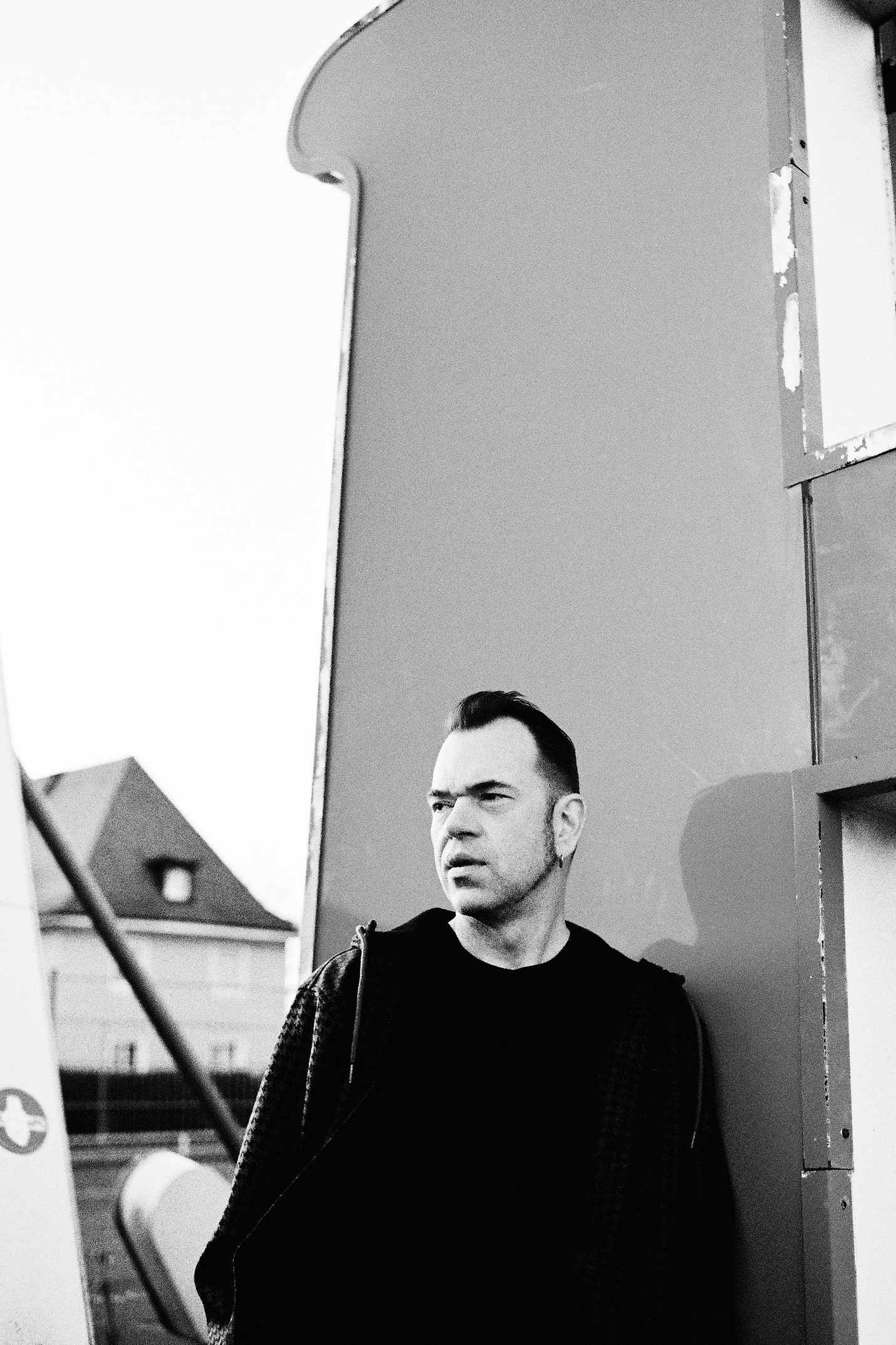 Julien Fertl, Nürnberg, Fotograf, Portrait, Musik, DJ, Produzent, Auflegen, Moormann, Torsten Jarks, Erlangen, AEG, Analog, Schwarzweiß, Nikon